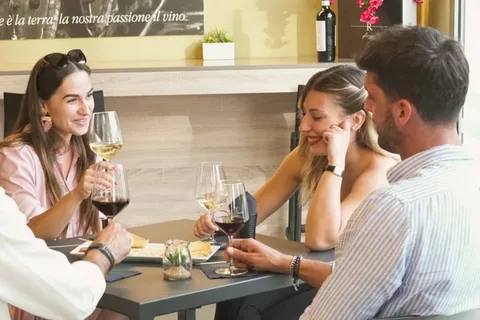 Alghero: City Center Tour with Wine Tasting