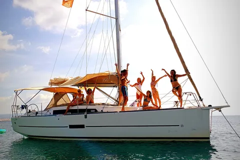 Alghero: Daily Sailing Experience with lunch onboard